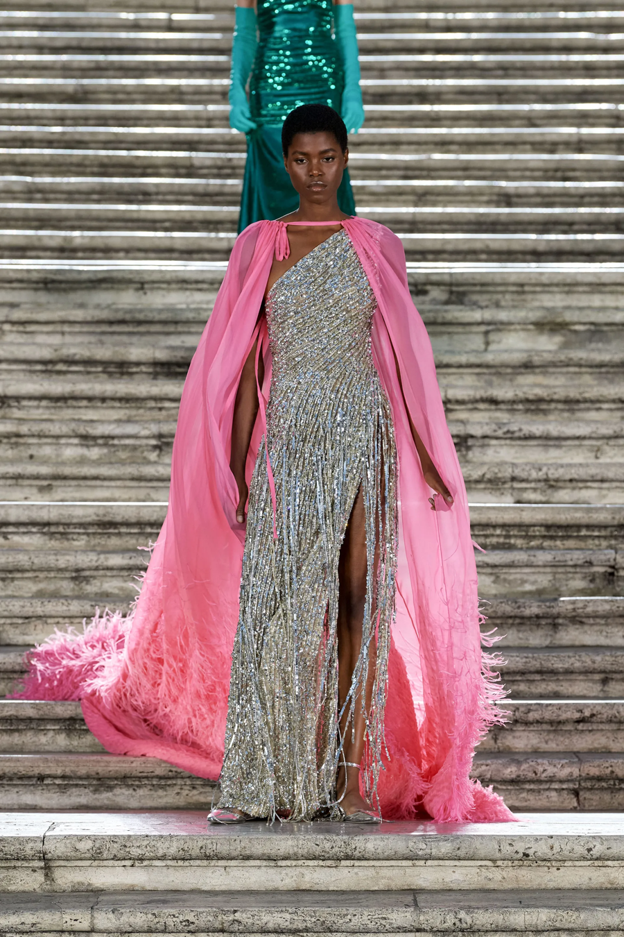 Valentino Haute Couture 2022: BST khiến Dior phải làm đơn khiếu nại - Ảnh 21