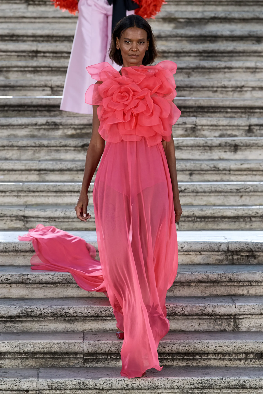 Valentino Haute Couture 2022: BST khiến Dior phải làm đơn khiếu nại - Ảnh 8