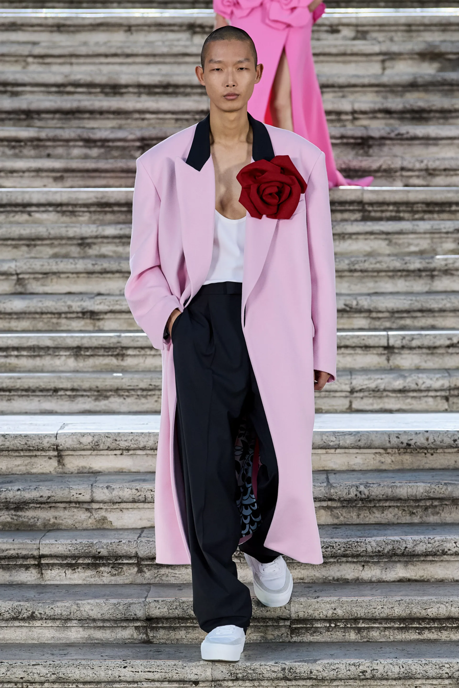 Valentino Haute Couture 2022: BST khiến Dior phải làm đơn khiếu nại - Ảnh 9