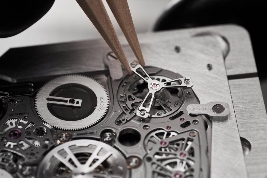 Đồng hồ siêu phẳng RM Up-01 Ferrari cần hơn 6.000 giờ phát triển - Ảnh 11