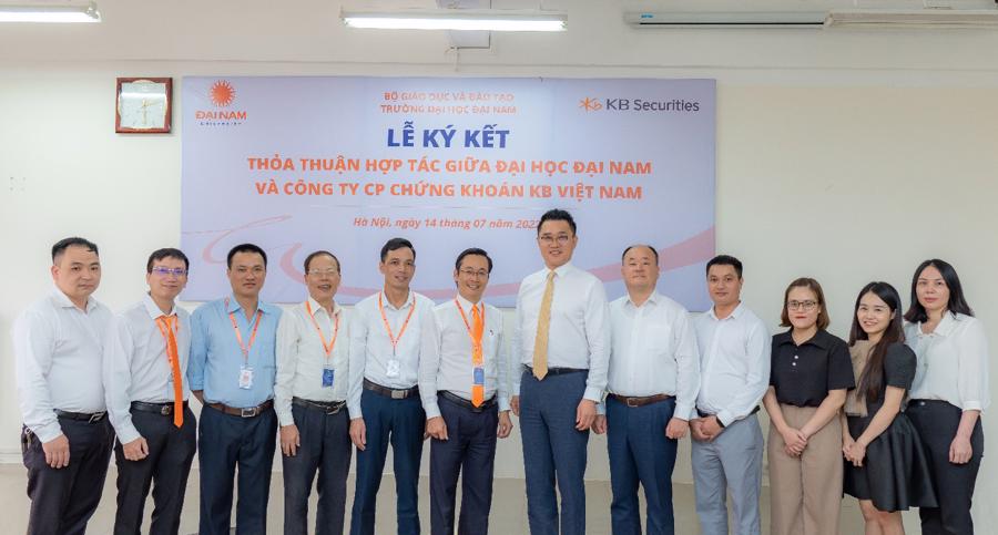 Chứng khoán KB Việt Nam và Đại học Đại Nam ký kết hợp tác dài hạn - Ảnh 1
