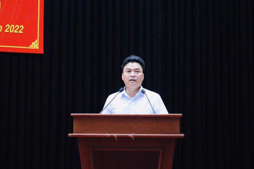 Chủ tịch th&agrave;nh phố Trịnh Huy Triều ph&aacute;t biểu tại hội nghị