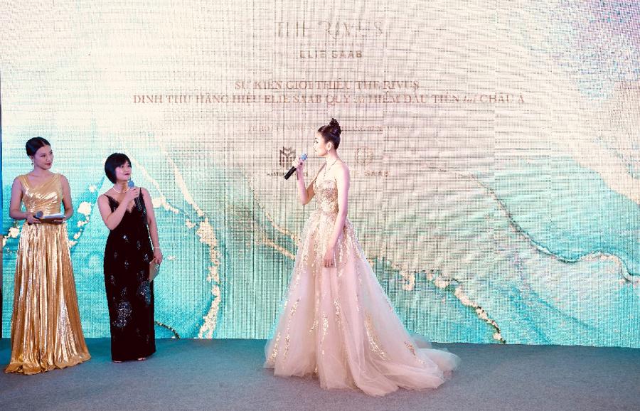 B&agrave; Nguyễn Thanh Hương (Hương Color) chia sẻ sự đẳng cấp của thời trang Haute Couture.