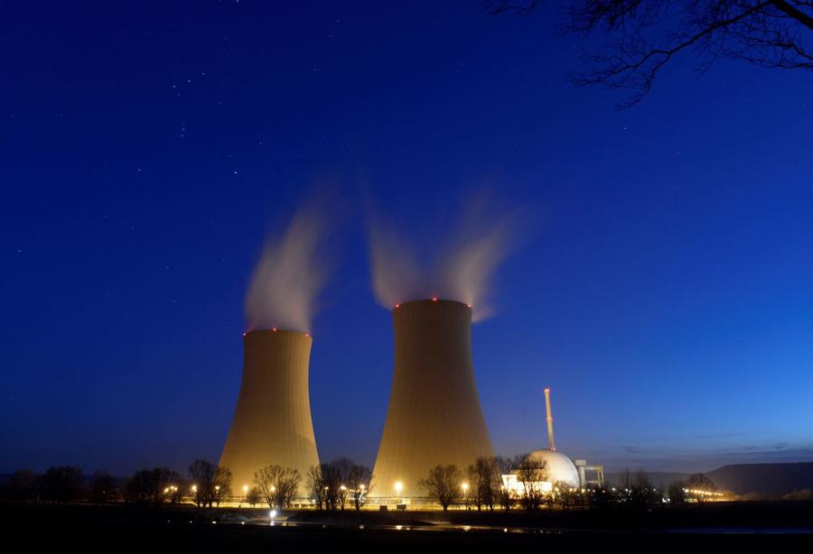Một nh&agrave; m&aacute;y điện hạt nh&acirc;n ở Grohnde, Đức hồi năm 2013 - Ảnh: Reuters.