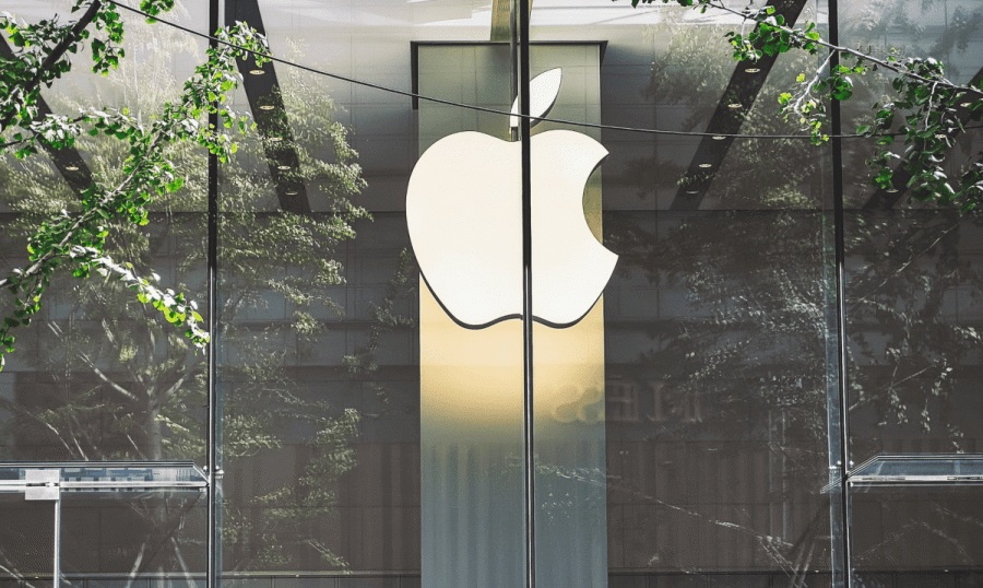 Apple l&agrave; cổ phiếu chiếm tỷ trọng lớn nhất trong danh mục đầu tư của Berkshire Hathaway - Ảnh: Reuters