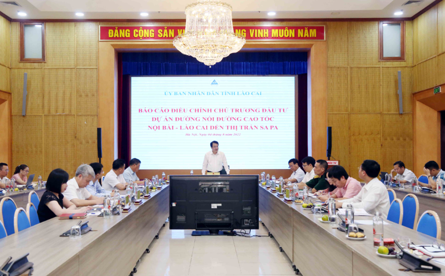 Thứ trưởng Bộ Kế hoạch v&agrave; Đầu tư Trần Quốc Phương ph&aacute;t biểu kết luận cuộc họp.