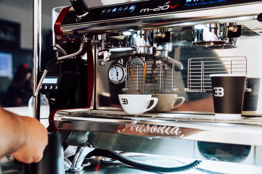 Ly espresso giá 1,4 triệu đồng tại quán cà phê mới khai trương của Bugatti - Ảnh 4