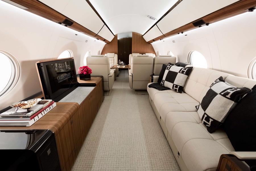 Learn about Dwayne Johnson's $65 million "flying mansion" - Photo 1