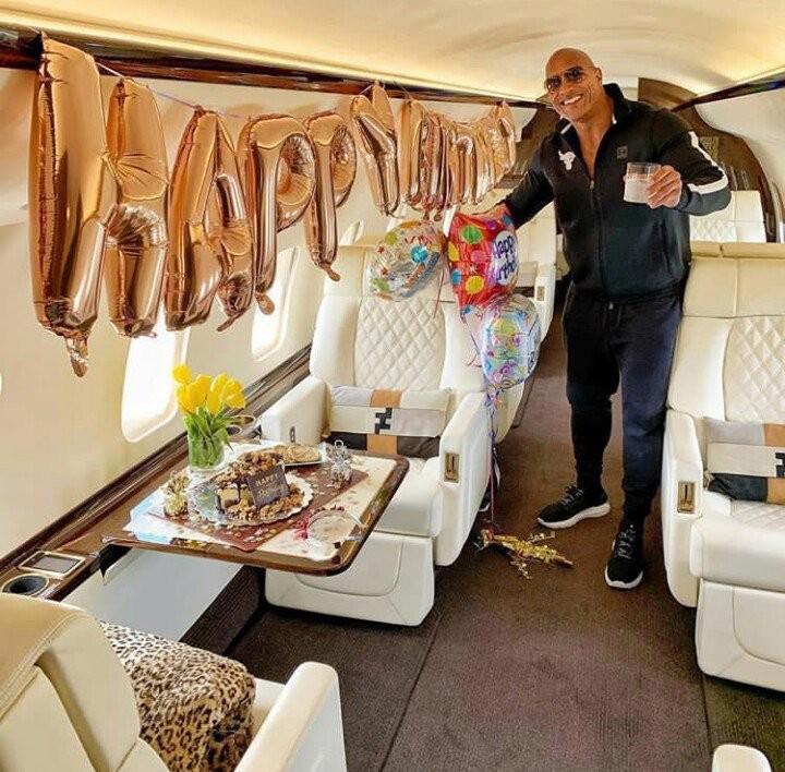 Learn about Dwayne Johnson's $65 million "flying mansion" - Photo 8