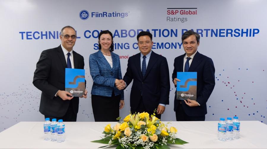 Đại diện của S&amp;P Global Ratings v&agrave; FiinRatings