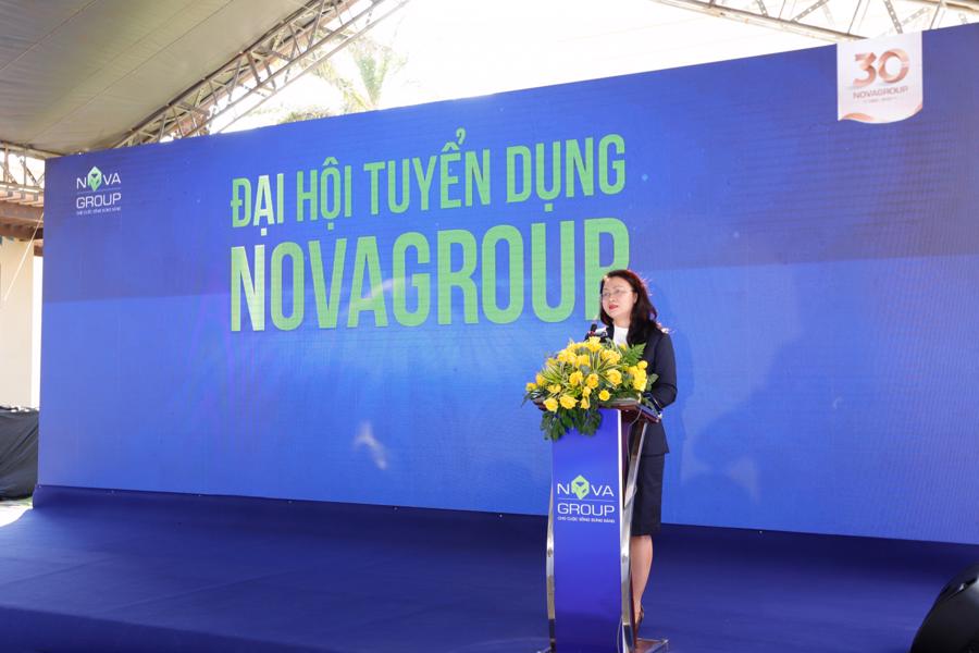 B&agrave; Nguyễn Bạch Kim Vy - Ph&oacute; Tổng gi&aacute;m đốc NovaGroup ph&aacute;t biểu tại sự kiện.