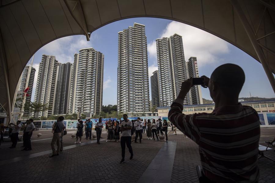 S&P Global Ratings dự báo doanh thu bất động sản tại Trung Quốc sẽ giảm khoảng 1/3 trong năm nay, xuống còn 12.000-13.000 tỷ Nhân dân tệ - Ảnh: Bloomberg