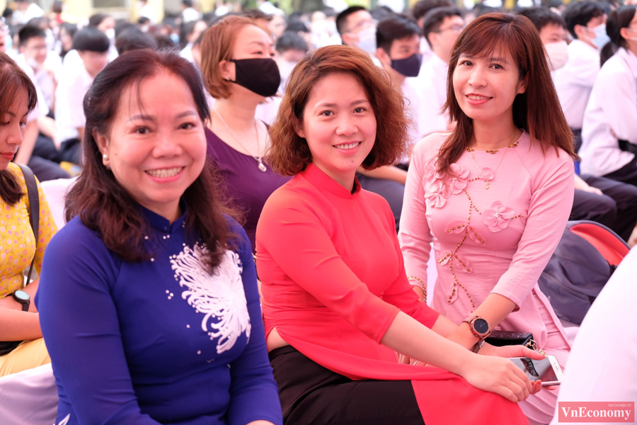 Lễ khai giảng nhiều cảm xúc của hơn 2,2 triệu học sinh Hà Nội - Ảnh 6