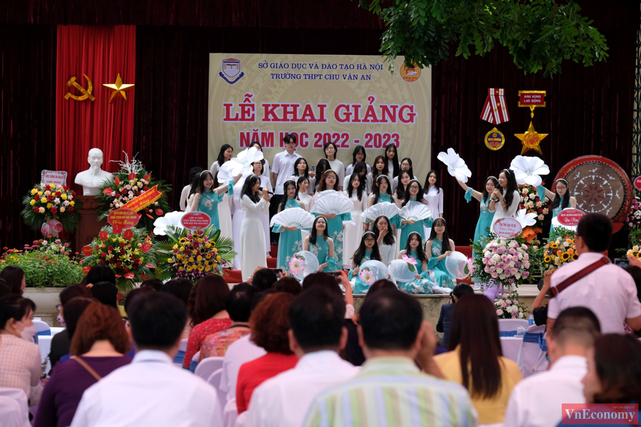 Lễ khai giảng nhiều cảm xúc của hơn 2,2 triệu học sinh Hà Nội - Ảnh 5