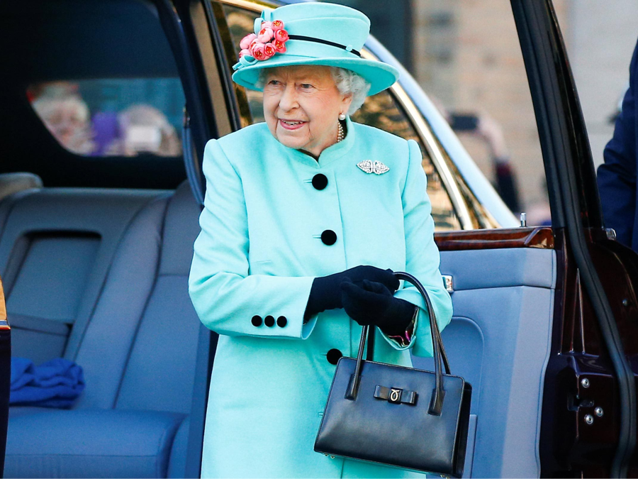 Thương hiệu nào đứng sau bộ sưu tập 200 túi xách của nữ hoàng Anh? - Ảnh 3