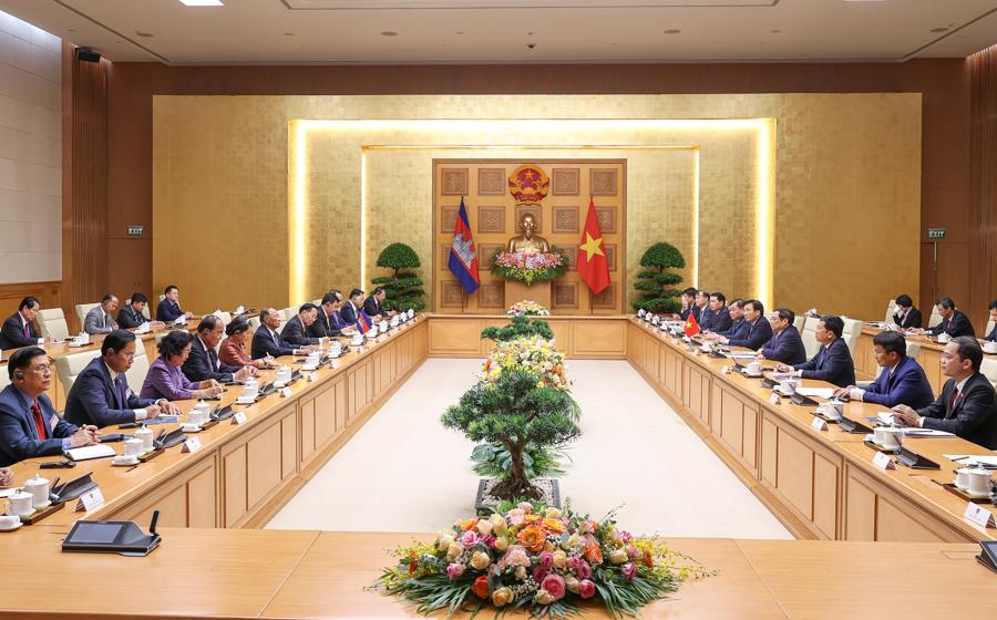 Thủ tướng Phạm Minh Ch&iacute;nh hội kiến Chủ tịch Quốc hội Campuchia - Ảnh: VGP