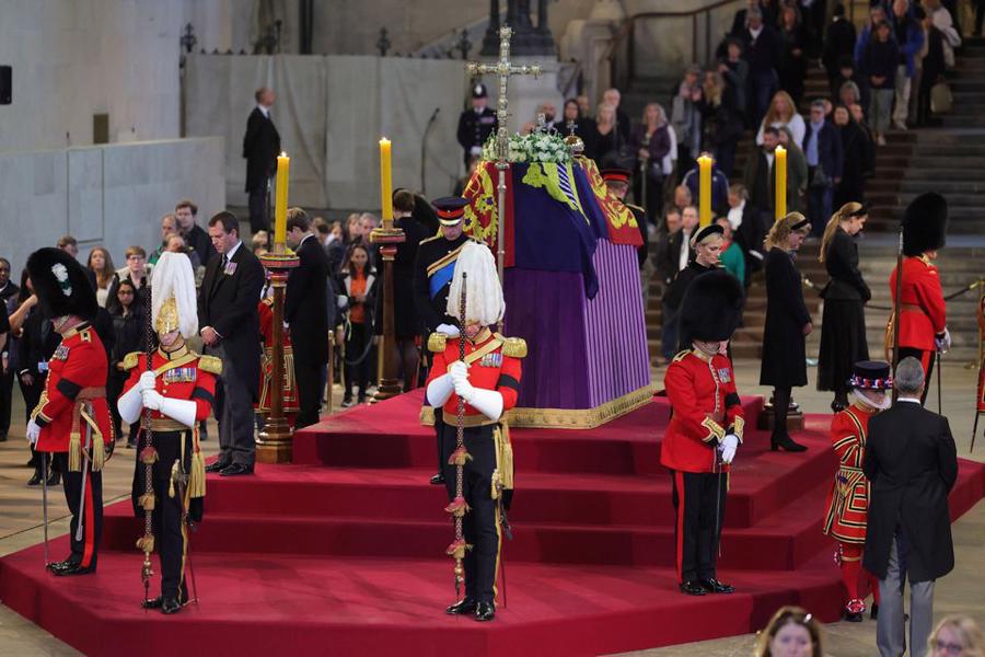Anh gấp rút hoàn tất công tác chuẩn bị trước thềm tang lễ Nữ hoàng Elizabeth II - Ảnh 2