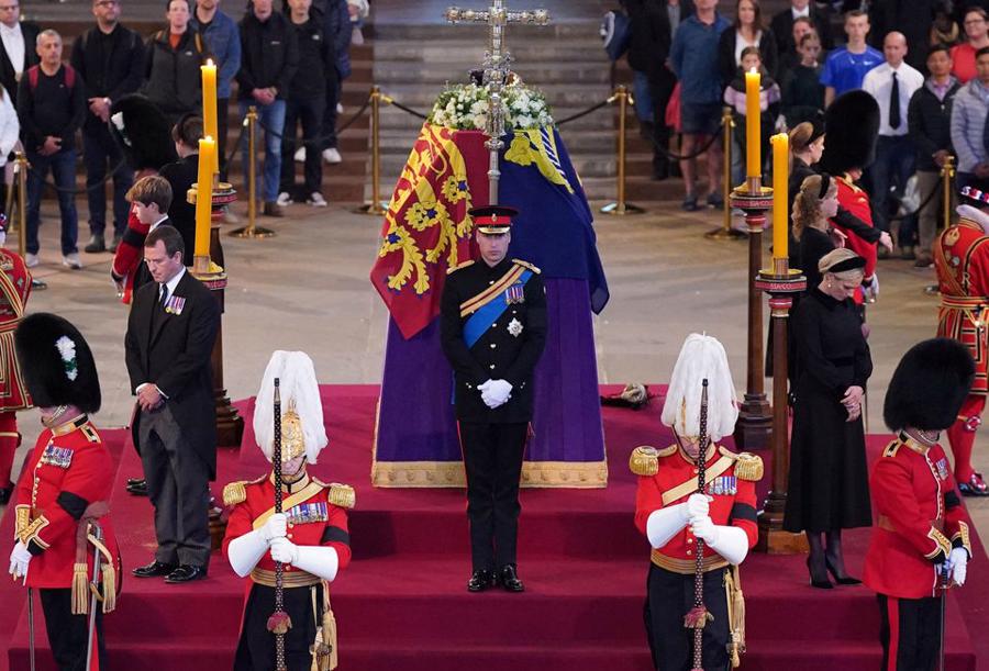Anh gấp rút hoàn tất công tác chuẩn bị trước thềm tang lễ Nữ hoàng Elizabeth II - Ảnh 3