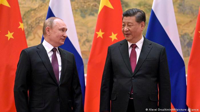 Tổng thống Nga Vladimir Putin v&agrave; Chủ tịch Trung Quốc Tập Cận B&igrave;nh trong một cuộc gặp.