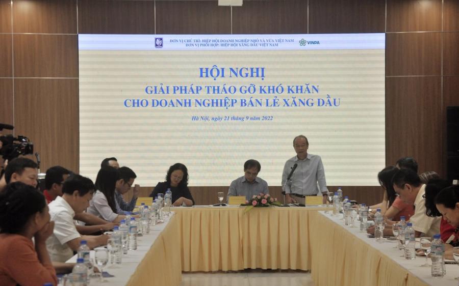 На конференции выступил председатель Нефтяной ассоциации Ông Bùi Ngoc Bao.