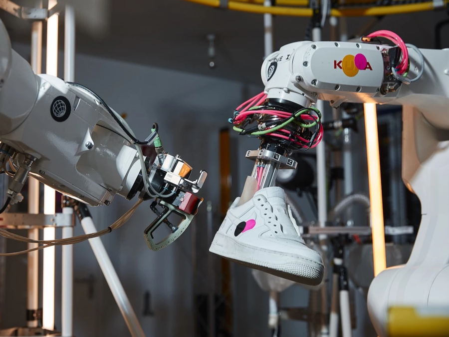Nike dùng robot để kéo dài tuổi thọ giày thể thao - Ảnh 8