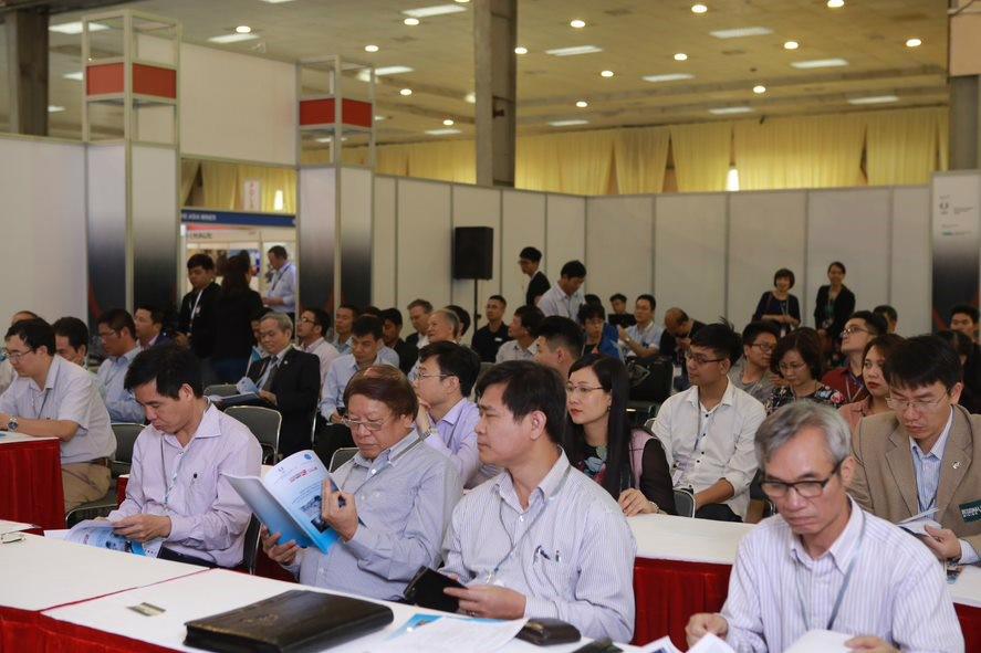 A seminar was held at the Mining Vietnam Exhibition 2018.