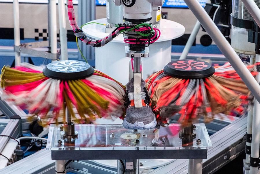 Nike dùng robot để kéo dài tuổi thọ giày thể thao - Ảnh 3