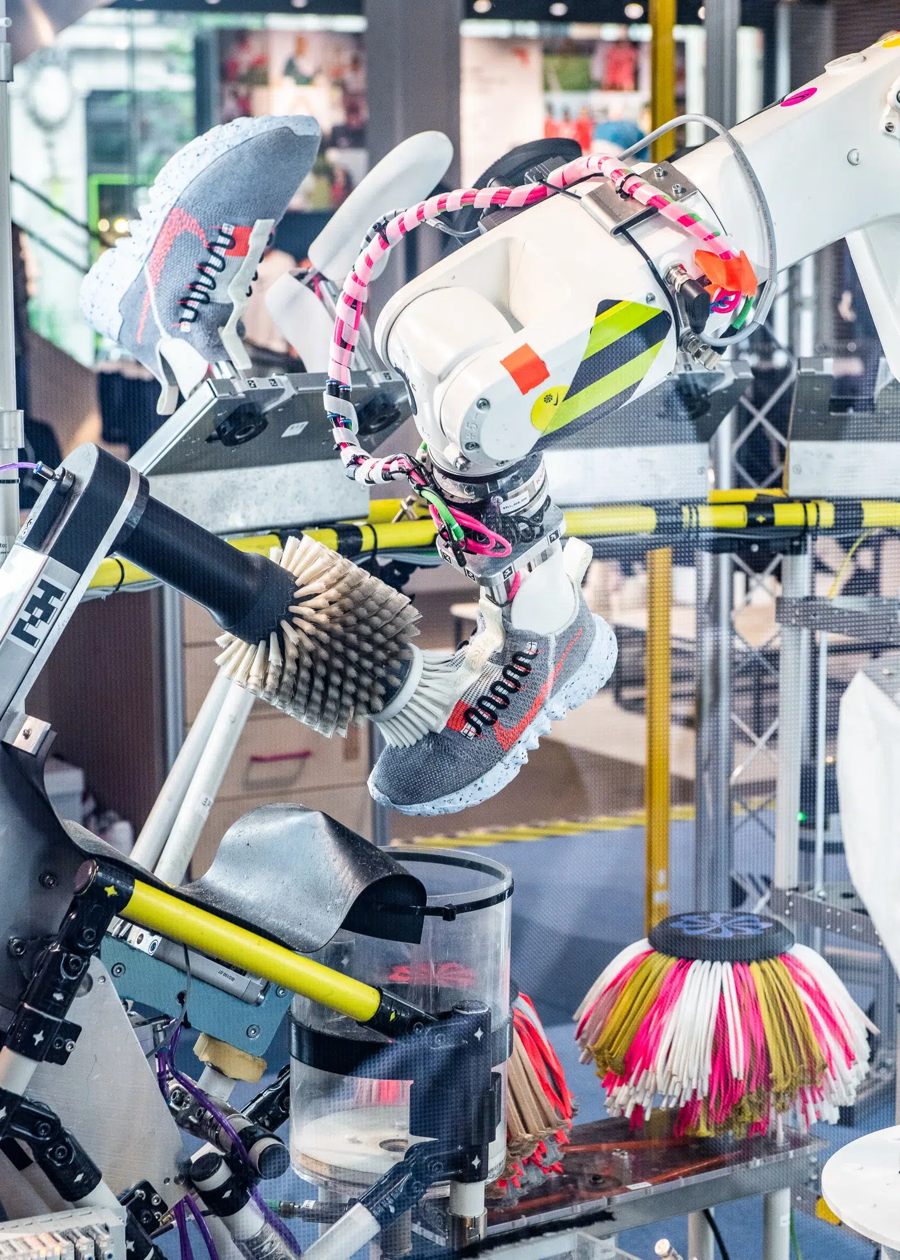 Nike dùng robot để kéo dài tuổi thọ giày thể thao - Ảnh 5
