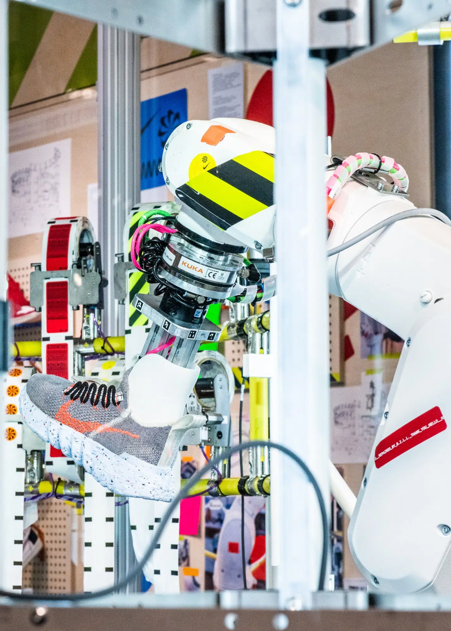 Nike dùng robot để kéo dài tuổi thọ giày thể thao - Ảnh 6