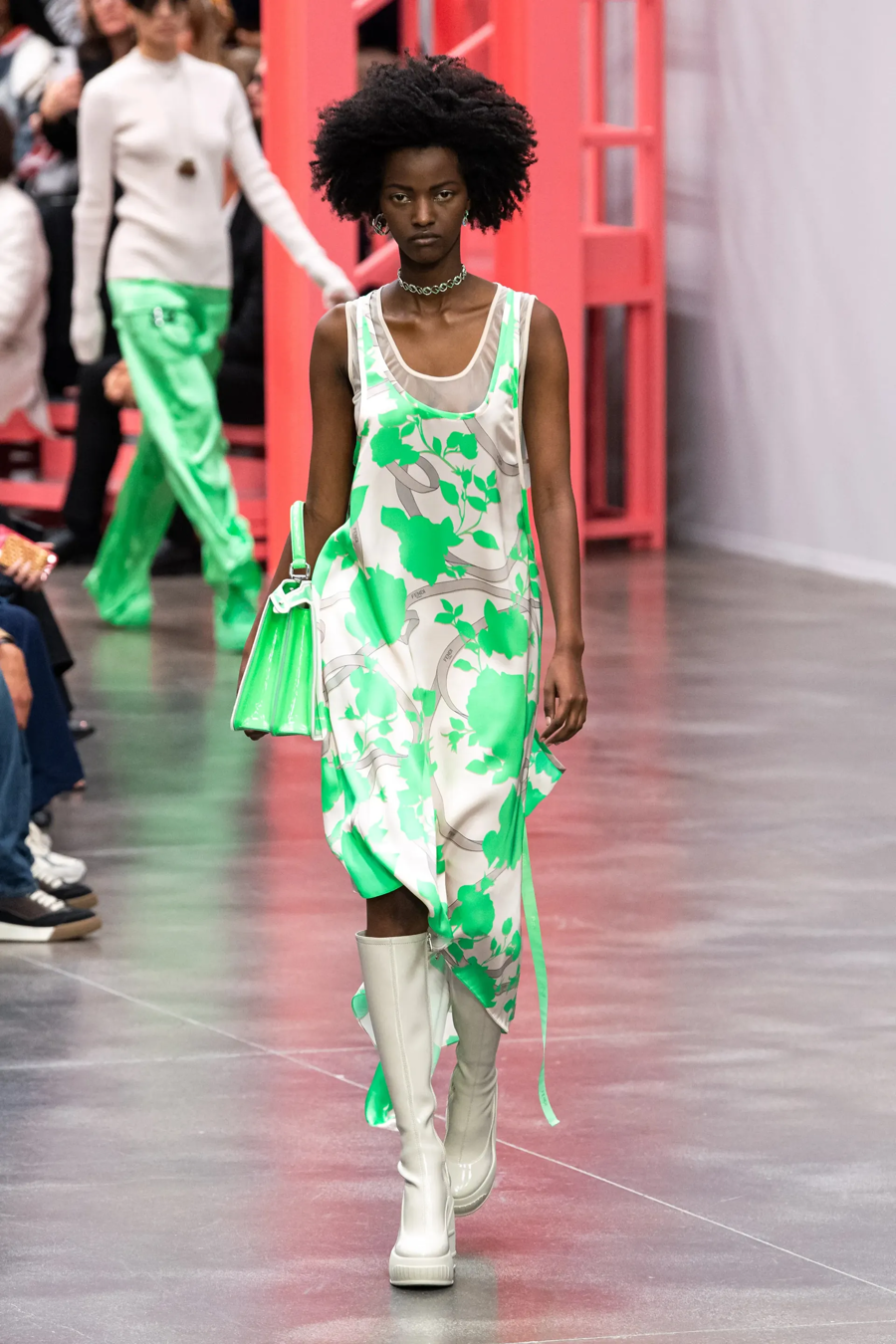 Fendi mở đầu Milan Fashion Week với BST chuyển giao thế kỷ - Ảnh 3