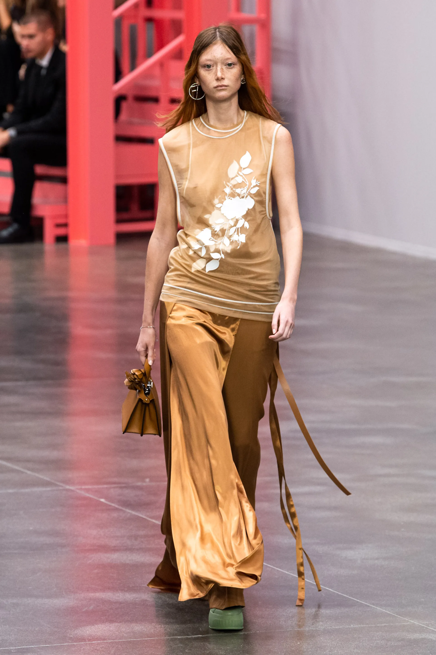 Fendi mở đầu Milan Fashion Week với BST chuyển giao thế kỷ - Ảnh 9