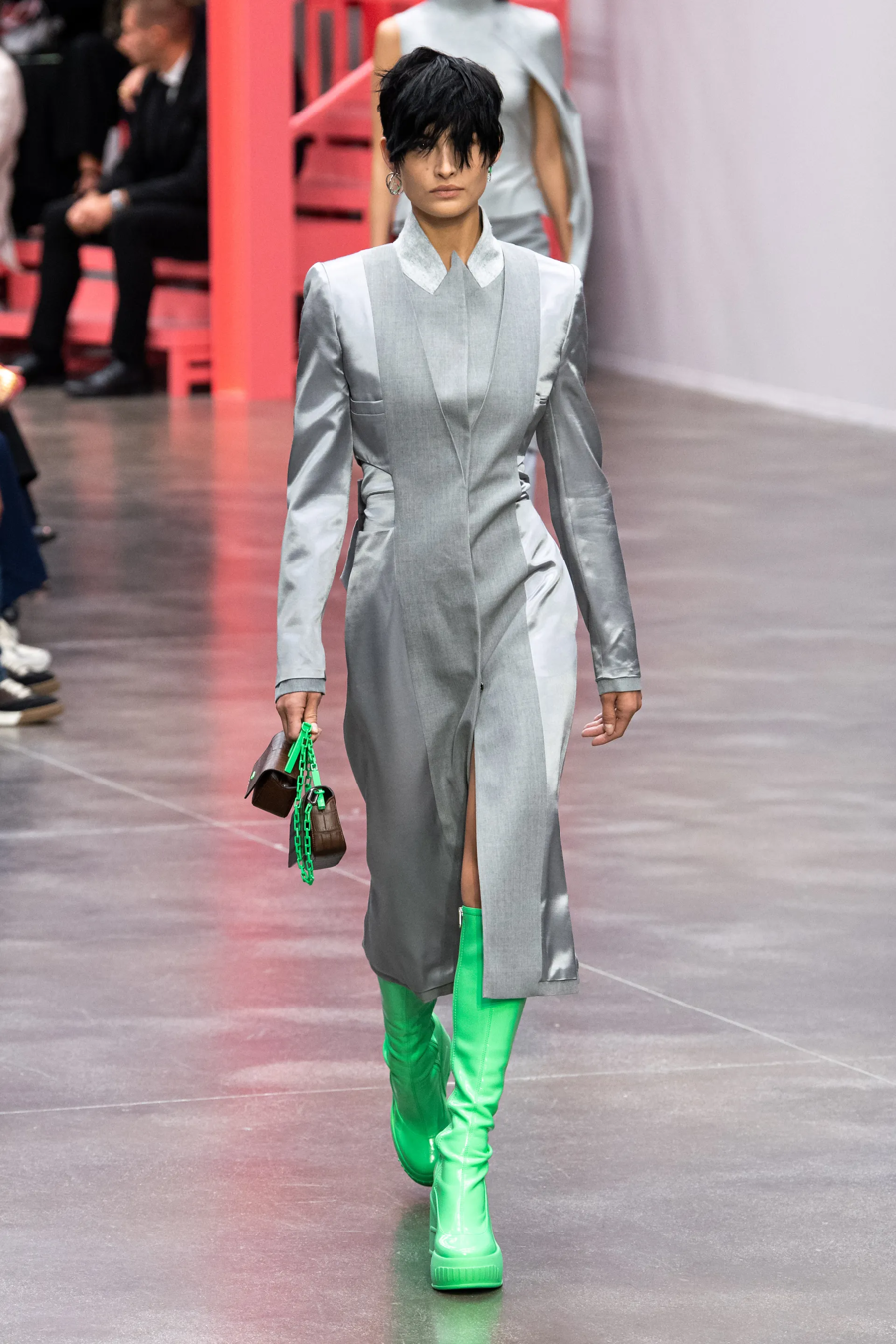 Fendi mở đầu Milan Fashion Week với BST chuyển giao thế kỷ - Ảnh 14