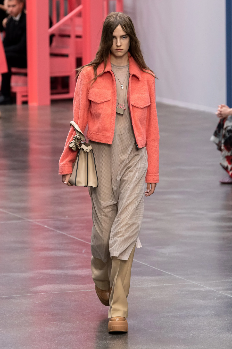 Fendi mở đầu Milan Fashion Week với BST chuyển giao thế kỷ - Ảnh 16