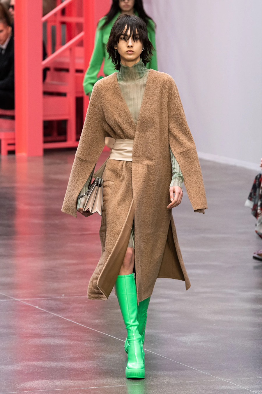 Fendi mở đầu Milan Fashion Week với BST chuyển giao thế kỷ - Ảnh 1