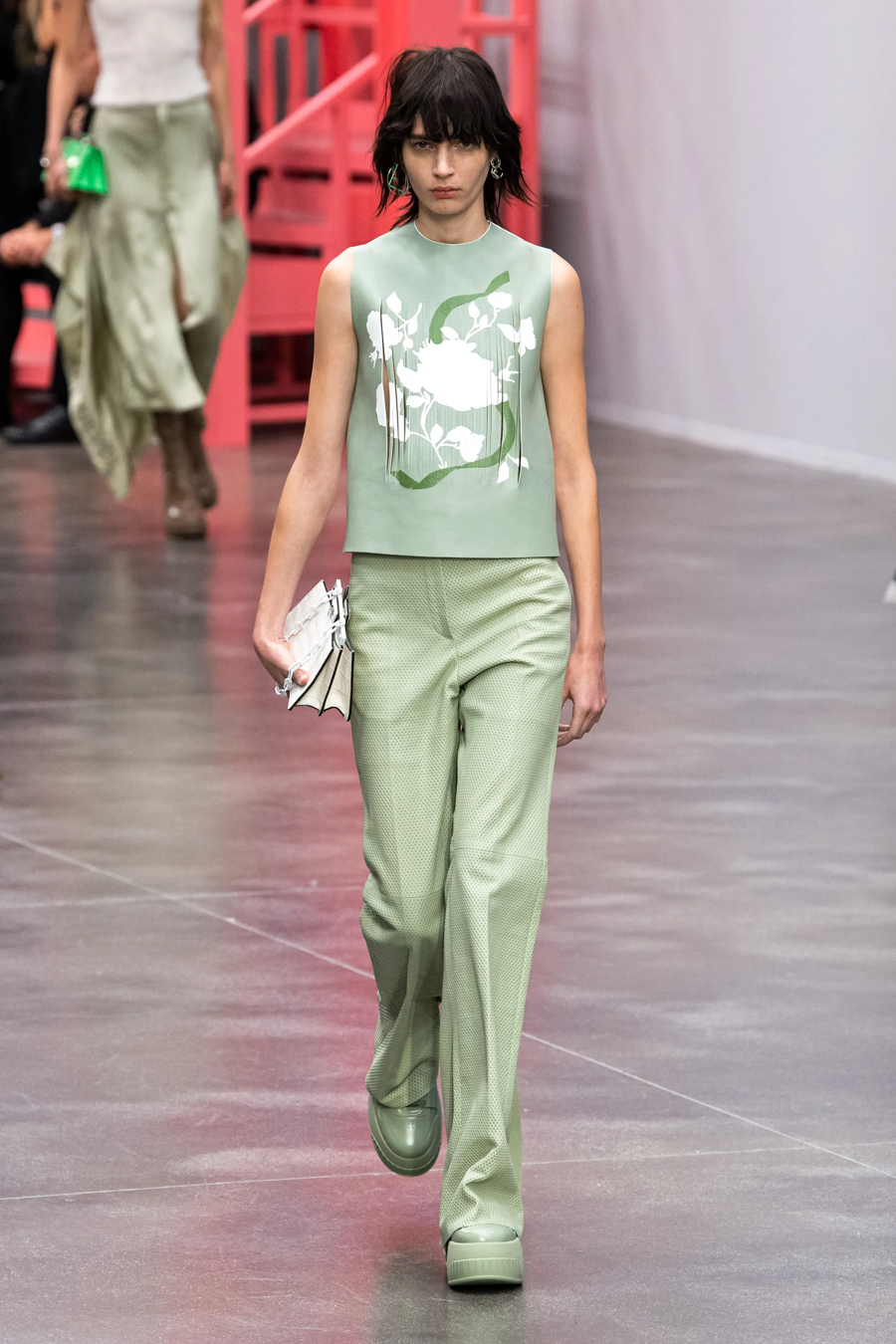 Fendi mở đầu Milan Fashion Week với BST chuyển giao thế kỷ - Ảnh 7