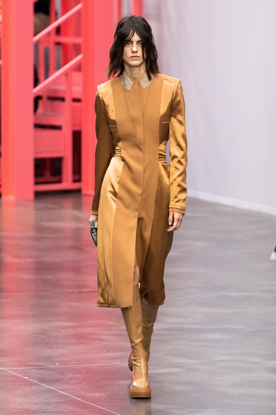 Fendi mở đầu Milan Fashion Week với BST chuyển giao thế kỷ - Ảnh 8