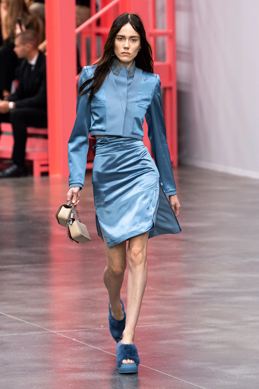 Fendi mở đầu Milan Fashion Week với BST chuyển giao thế kỷ - Ảnh 6