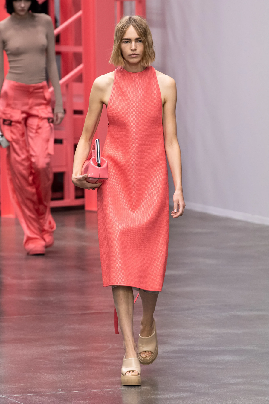 Fendi mở đầu Milan Fashion Week với BST chuyển giao thế kỷ - Ảnh 5