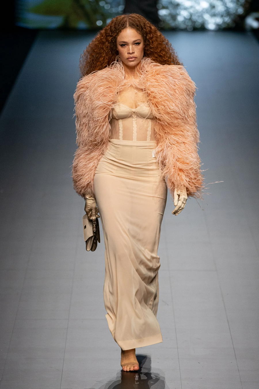 BST Dolce & Gabbana Xuân - Hè 2023: khi Kim Kardashian làm giám tuyển thời trang - Ảnh 8