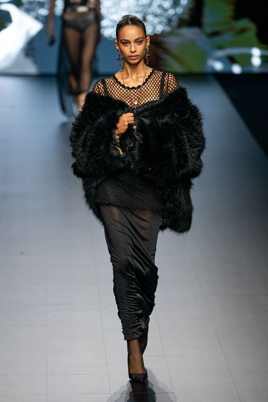 BST Dolce & Gabbana Xuân - Hè 2023: khi Kim Kardashian làm giám tuyển thời trang - Ảnh 13