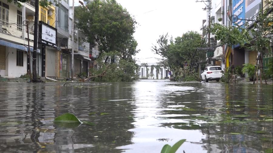 Một số khu vực bị ngập nước nhưng nếu kh&ocirc;ng tiếp tục mưa lớn, đường phố Đ&agrave; Nẵng kh&ocirc;ng ảnh hưởng nhiều.&nbsp;