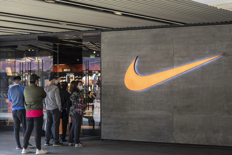 Hiện tại, thị trường kh&oacute; khăn đối với Nike trong qu&yacute; tới vẫn l&agrave; Trung Quốc.