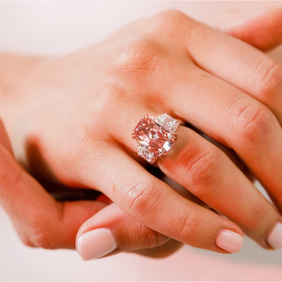 Kỷ lục mới cho "viên kim cương hồng đắt nhất lịch sử": 49,9 triệu USD - Ảnh 6