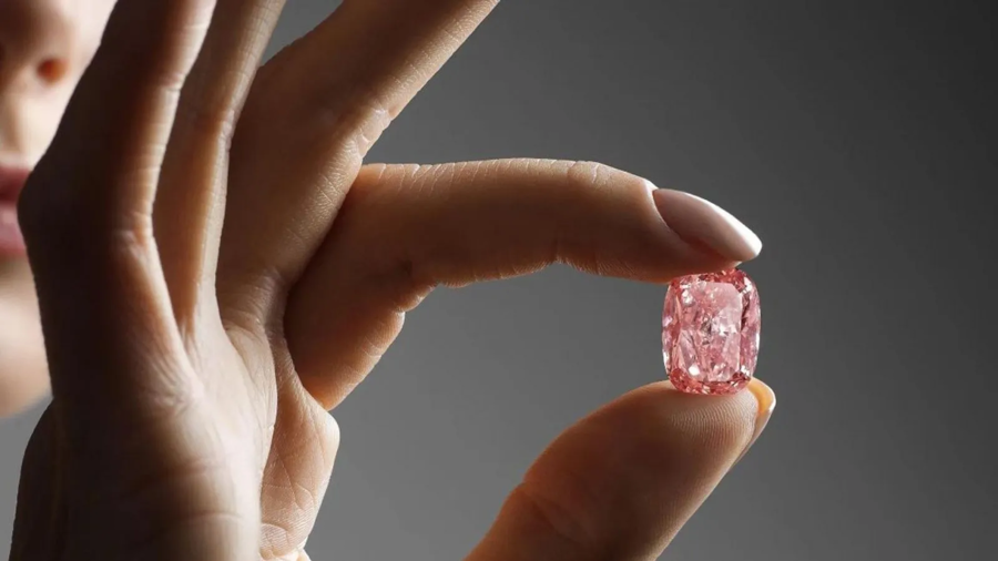 Kỷ lục mới cho "viên kim cương hồng đắt nhất lịch sử": 49,9 triệu USD - Ảnh 3