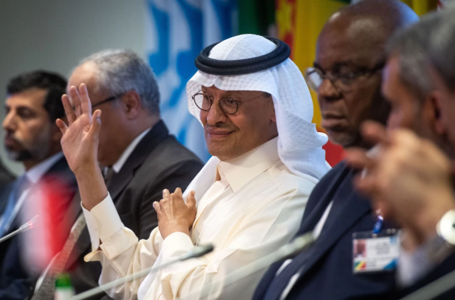 Bộ trưởng Năng lượng Saudi Arabia Abdulaziz bin Salman tại cuộc họp b&aacute;o sau Hội nghị Bộ trưởng OPEC v&agrave; ngo&agrave;i OPEC lần thứ 33 tại Vienna v&agrave;o ng&agrave;y 5/10 - Ảnh: AFP