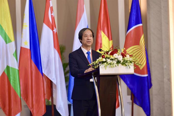 Bộ trưởng Bộ GDĐT Việt Nam Nguyễn Kim Sơn ph&aacute;t biểu khai mạc hội nghị