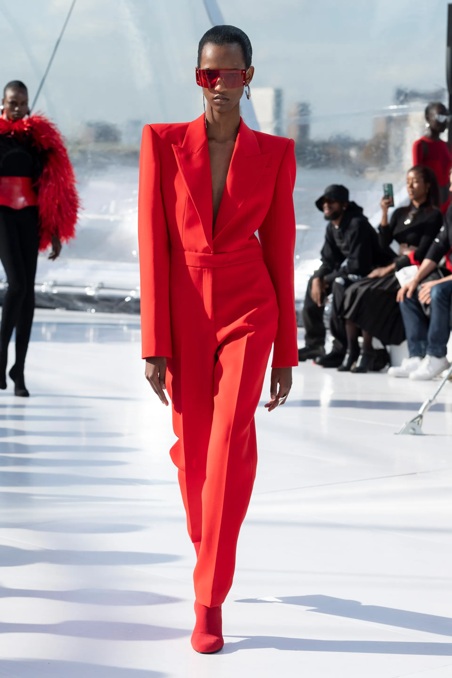 BST Alexander McQueen Xuân - Hè 2022: sự gợi cảm mới của thời trang - Ảnh 12