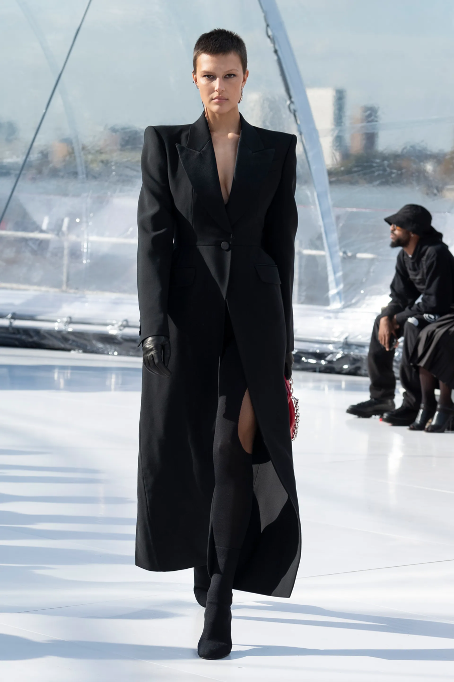 BST Alexander McQueen Xuân - Hè 2022: sự gợi cảm mới của thời trang - Ảnh 18