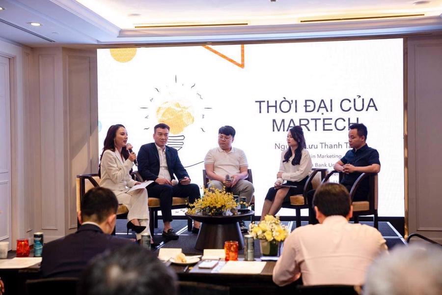 Analysts share their thoughts at the launch of the Vietnam Blockchain Union