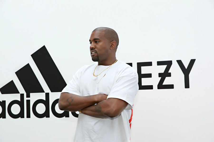 Adidas tuy&ecirc;n bố ngừng sản xuất c&aacute;c sản phẩm mang thương hiệu Yeezy.